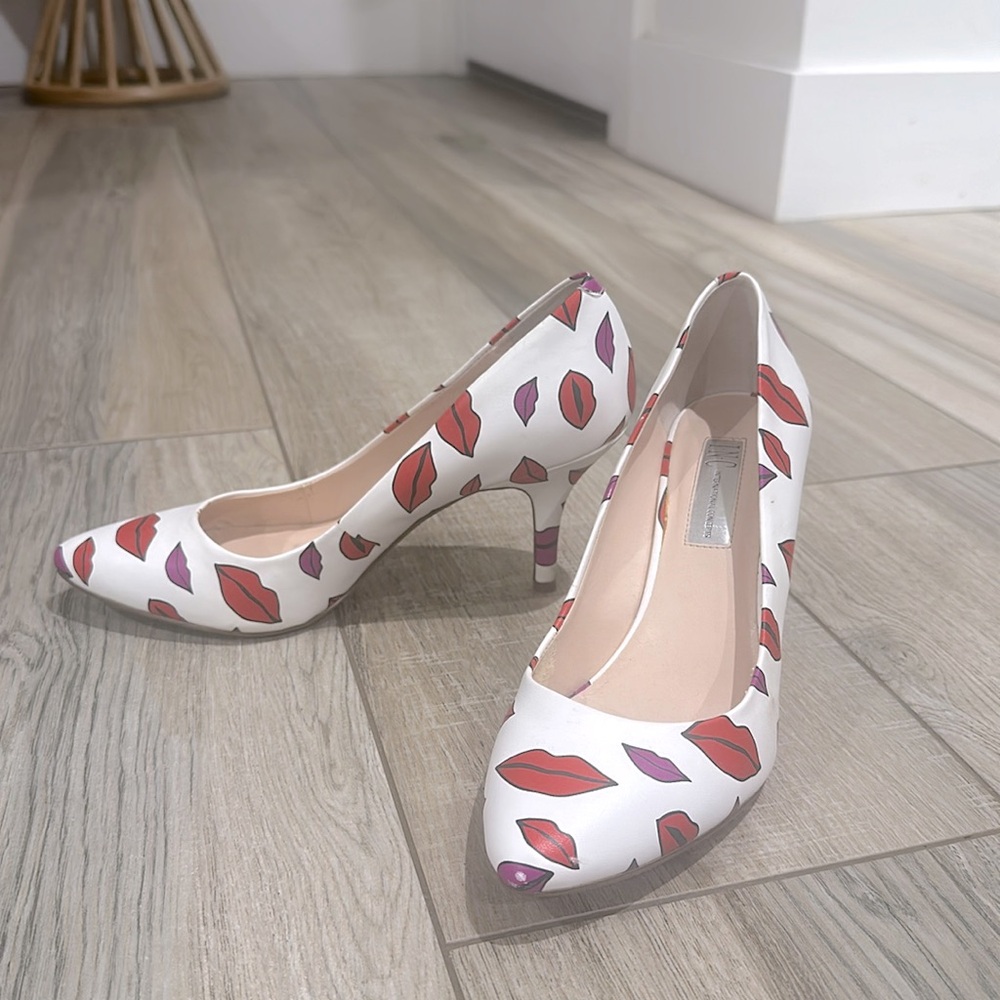 INC International Concepts White Pumps with Red and Purple Lip Print